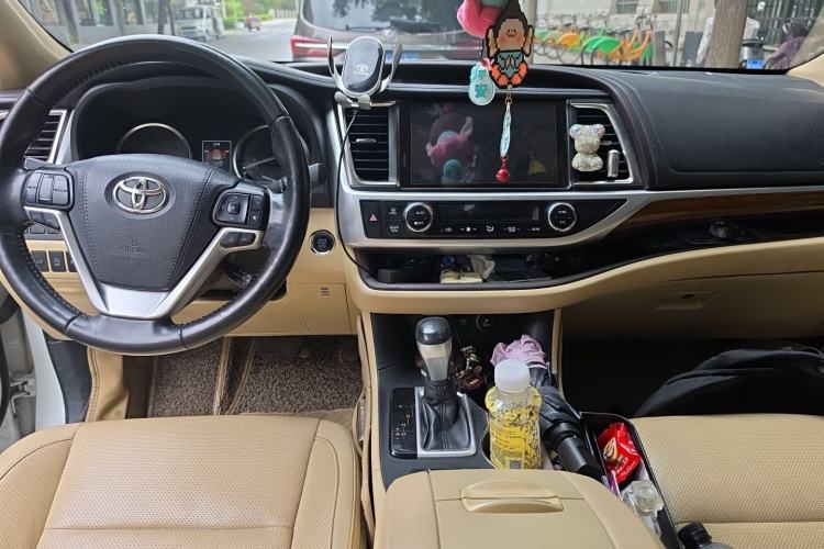 Used Toyota Highlander 2018 2.0T Four-Wheel Drive Ultimate Edition 7-Seater Emission Standard China V Center Console