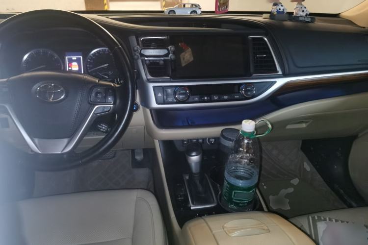 Used Toyota Highlander 2018 2.0T Four-Wheel Drive Ultimate Edition 7-Seater Emission Standard China V Center Console