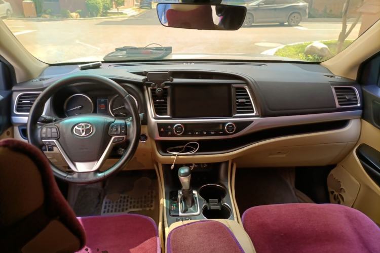 Used Toyota Highlander 2018 2.0T Four-Wheel Drive Prestige Version 7 Seats China V Emission Standard Center Console