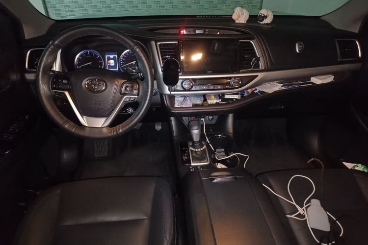 Used Toyota Highlander 2018 2.0T Four-Wheel Drive Luxury Version 7 Seats China VI Standard Center Console