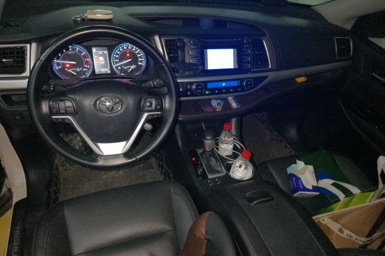 Used Toyota Highlander 2018 2.0T Four-Wheel Drive Luxury Edition 7 Seats China V Emission Standard Center Console
