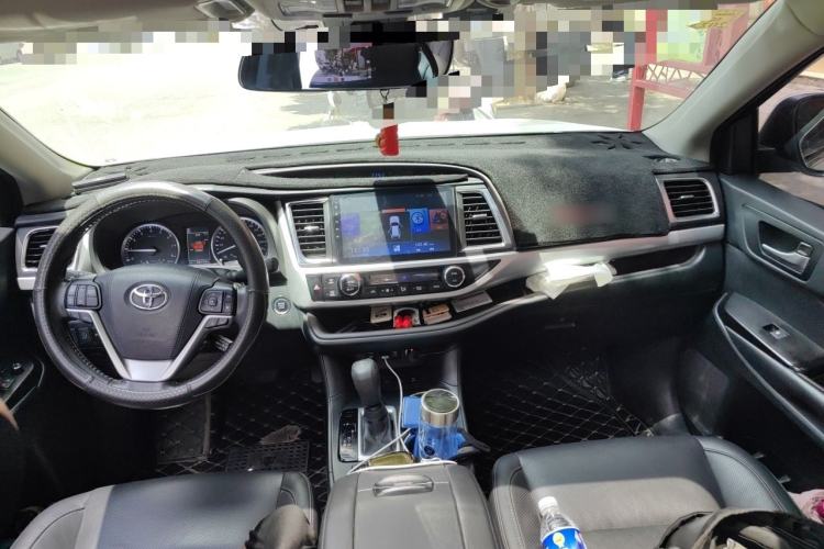 Used Toyota Highlander 2018 2.0T Four-Wheel Drive Luxury Edition 7 Seats China V Emission Standard Center Console
