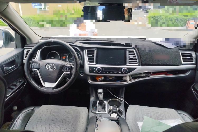 Used Toyota Highlander 2018 2.0T Four-Wheel Drive Prestige Version 7 Seats China V Emission Standard Center Console