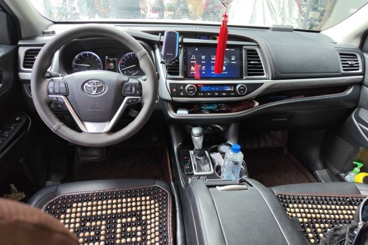 Used Toyota Highlander 2018 2.0T Four-Wheel Drive Prestige Version 7 Seats China VI Standard Center Console