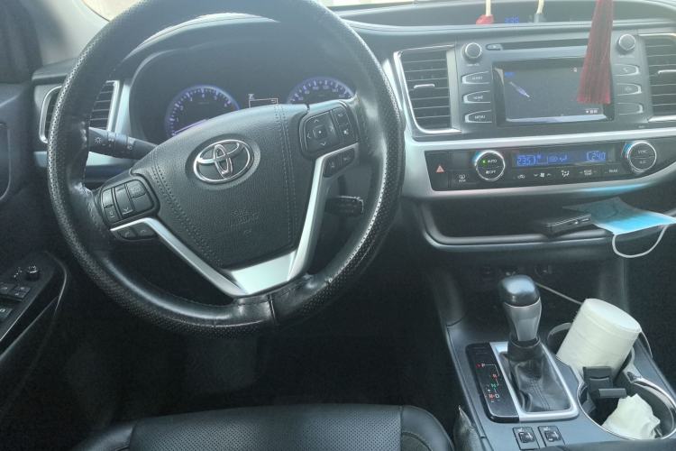 Used Toyota Highlander 2018 2.0T Four-Wheel Drive Luxury Edition 7 Seats China V Emission Standard Center Console