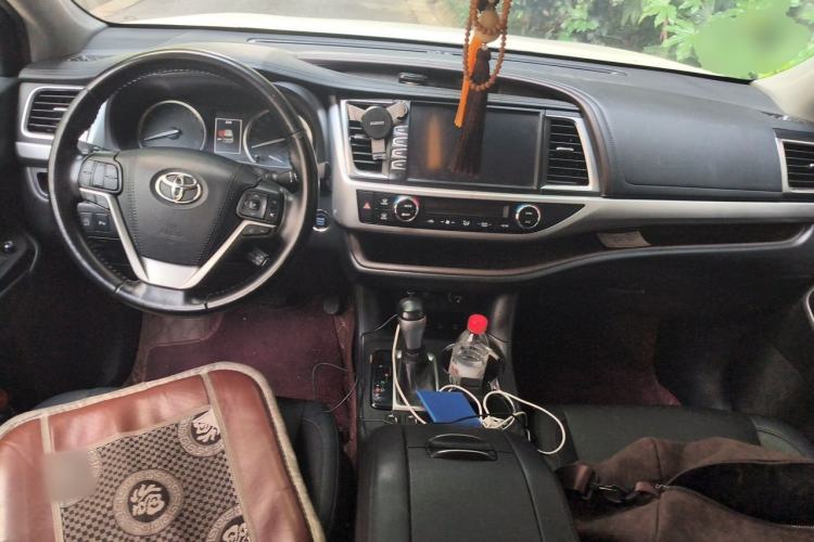 Used Toyota Highlander 2018 2.0T Four-Wheel Drive Luxury Version 7 Seats China VI Standard Center Console