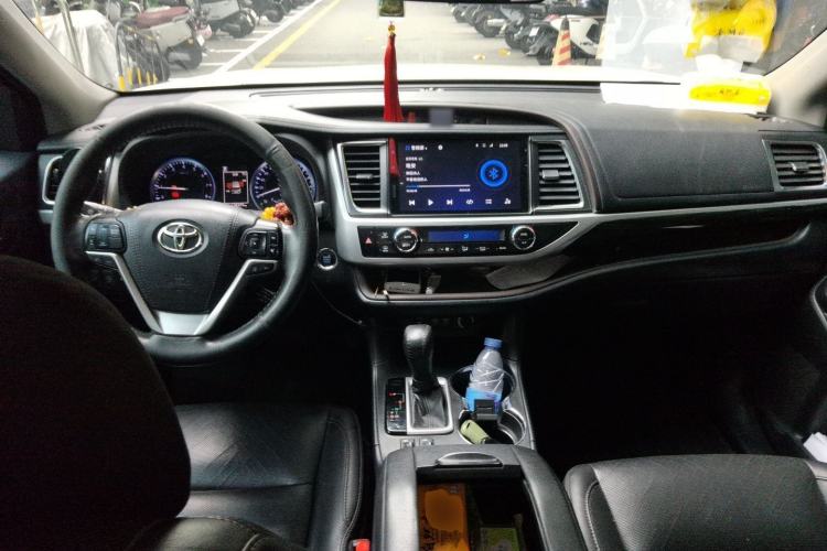 Used Toyota Highlander 2018 2.0T Four-Wheel Drive Prestige Version 7 Seats China V Emission Standard Center Console