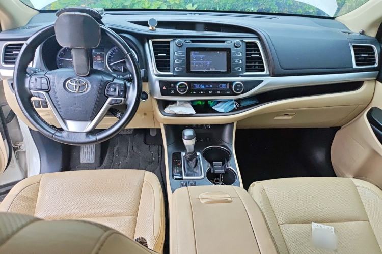 Used Toyota Highlander 2018 2.0T Four-Wheel Drive Luxury Edition 7 Seats China V Emission Standard Center Console