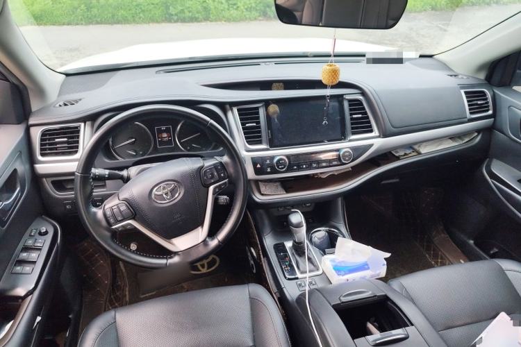 Used Toyota Highlander 2018 2.0T Four-Wheel Drive Prestige Version 7 Seats China VI Standard Center Console