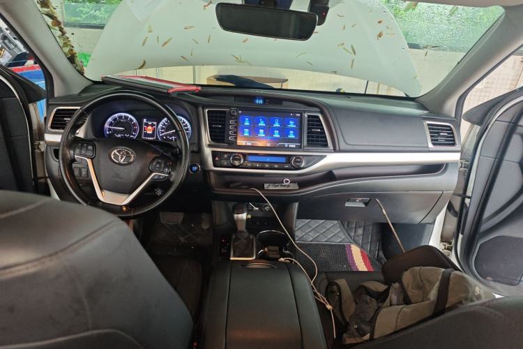 Used Toyota Highlander 2018 2.0T Four-Wheel Drive Luxury Edition 7 Seats China V Emission Standard Center Console