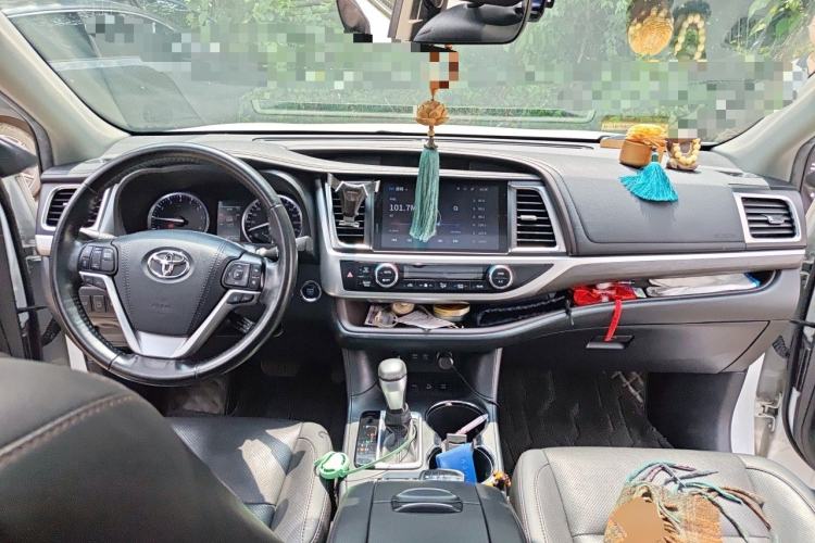 Used Toyota Highlander 2018 2.0T Four-Wheel Drive Supreme Edition 7-Seater China VI Center Console