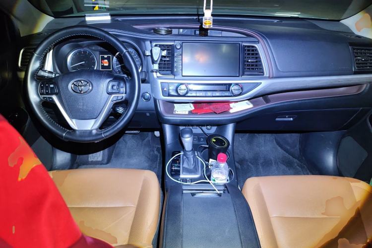 Used Toyota Highlander 2018 2.0T Four-Wheel Drive Knight Edition 7 Seats China VI Standard Center Console