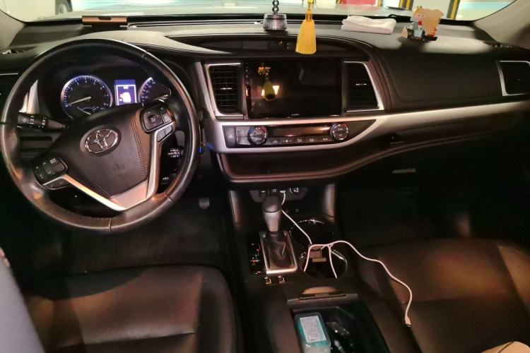 Used Toyota Highlander 2018 2.0T Four-Wheel Drive Luxury Version 7 Seats China VI Standard Center Console