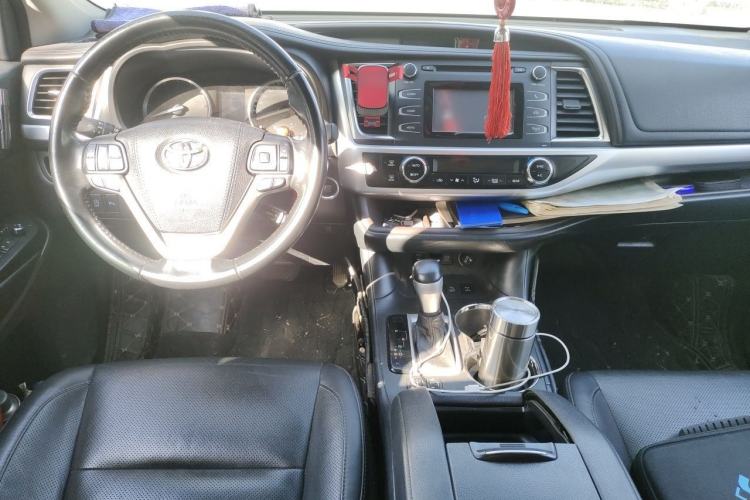 Used Toyota Highlander 2018 2.0T Four-Wheel Drive Luxury Version 7 Seats China VI Standard Center Console