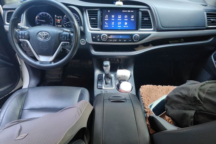Used Toyota Highlander 2018 2.0T Four-Wheel Drive Prestige Version 7 Seats China VI Standard Center Console