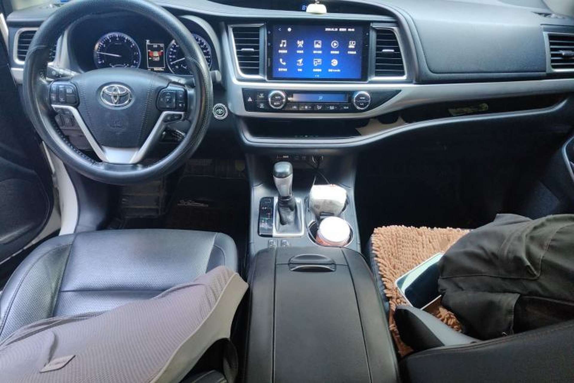 Used Toyota Highlander 2018 2.0T Four-Wheel Drive Prestige Version 7 Seats China VI Standard Center Console
