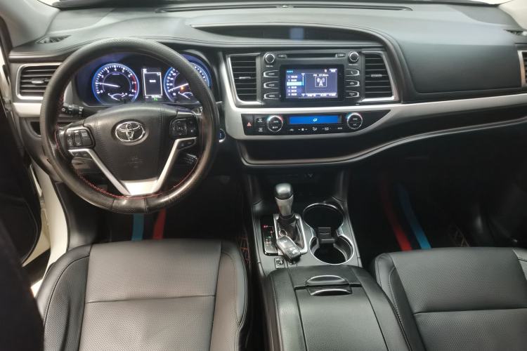 Used Toyota Highlander 2018 2.0T Four-Wheel Drive Luxury Edition 7 Seats China V Emission Standard Center Console