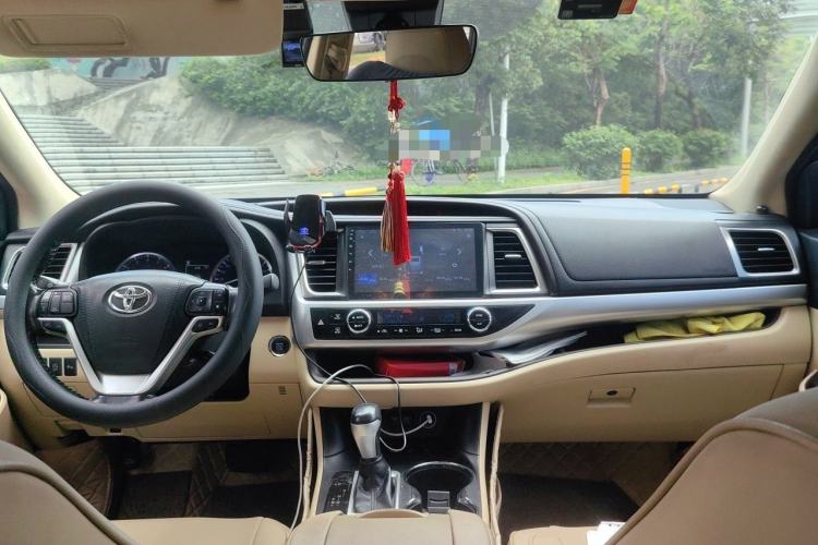Used Toyota Highlander 2018 2.0T Four-Wheel Drive Luxury Edition 7 Seats China V Emission Standard Center Console