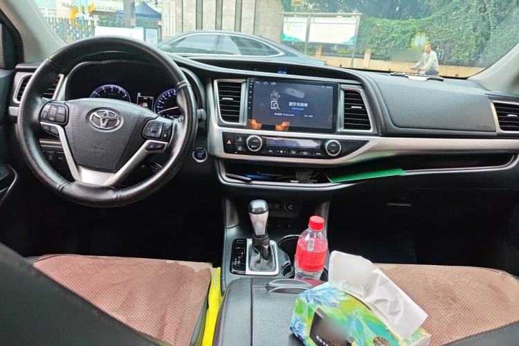 Used Toyota Highlander 2018 2.0T Four-Wheel Drive Prestige Version 7 Seats China V Emission Standard Center Console