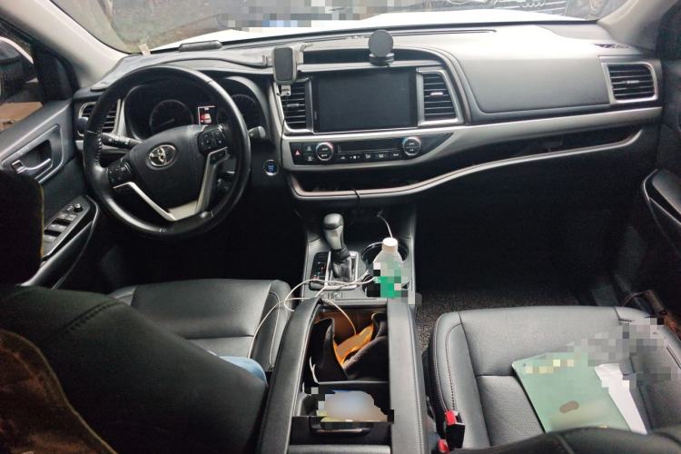Used Toyota Highlander 2018 2.0T Four-Wheel Drive Prestige Version 7 Seats China VI Standard Center Console