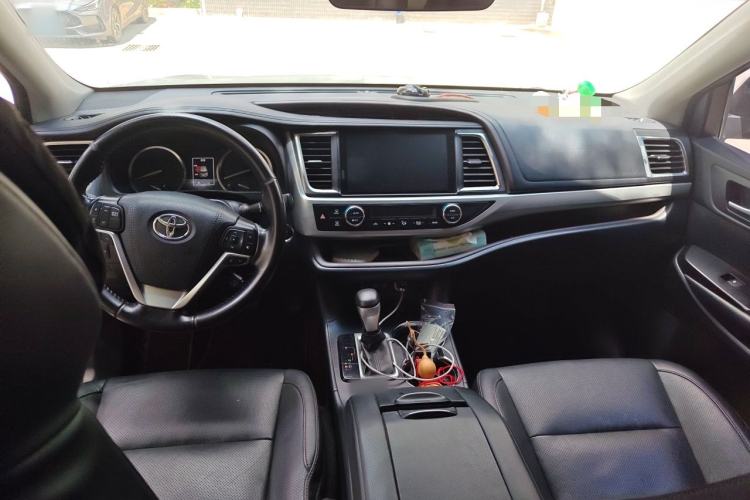Used Toyota Highlander 2018 2.0T Four-Wheel Drive Prestige Version 7 Seats China VI Standard Center Console