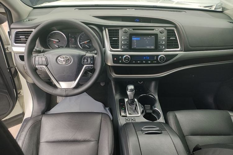 Used Toyota Highlander 2018 2.0T Four-Wheel Drive Luxury Edition 7 Seats China V Emission Standard Center Console
