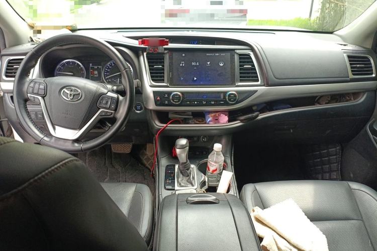 Used Toyota Highlander 2018 2.0T Four-Wheel Drive Prestige Version 7 Seats China VI Standard Center Console