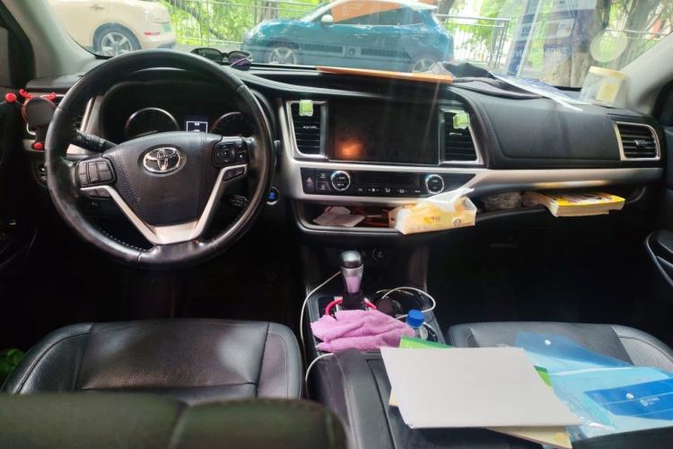 Used Toyota Highlander 2018 2.0T Four-Wheel Drive Prestige Version 7 Seats China V Emission Standard Center Console