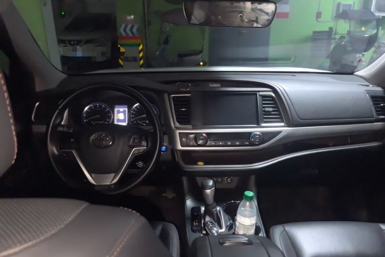 Used Toyota Highlander 2018 2.0T Four-Wheel Drive Luxury Version 7 Seats China VI Standard Center Console