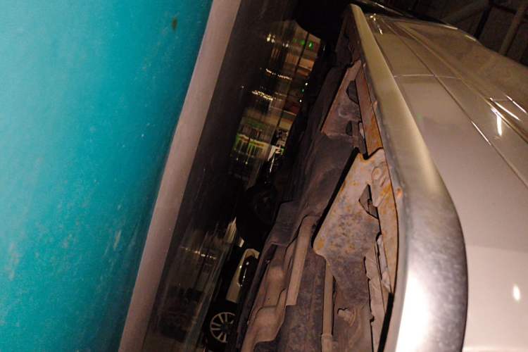 Used Toyota Highlander 2018 2.0T Four-Wheel Drive Prestige Version 7 Seats China V Emission Standard Chassis Rear Left