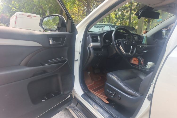 Used Toyota Highlander 2018 2.0T Four-Wheel Drive Luxury Edition 7 Seats China V Emission Standard Driver Seat