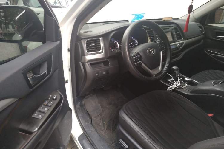 Used Toyota Highlander 2018 2.0T Four-Wheel Drive Luxury Edition 7 Seats China V Emission Standard Driver Seat