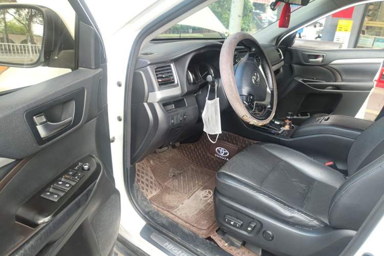 Used Toyota Highlander 2018 2.0T Four-Wheel Drive Luxury Edition 7 Seats China V Emission Standard Driver Seat