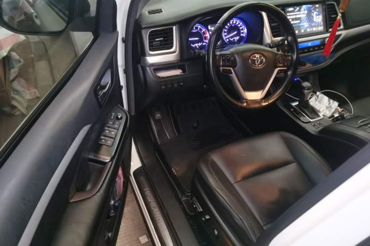 Used Toyota Highlander 2018 2.0T Four-Wheel Drive Prestige Version 7 Seats China VI Standard Driver Seat