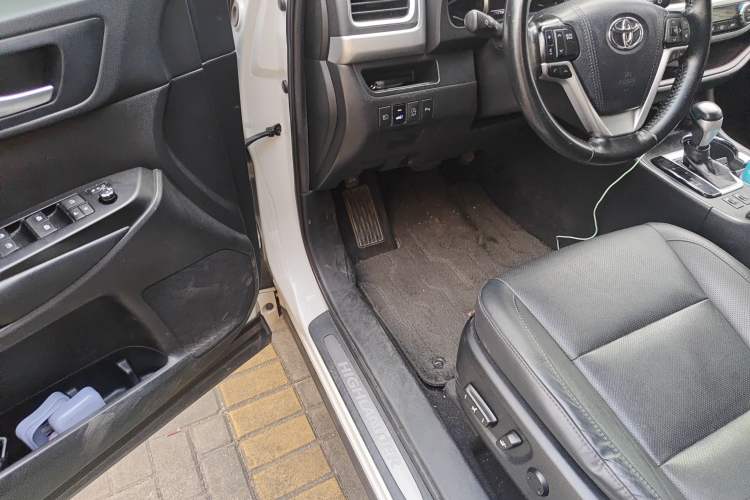 Used Toyota Highlander 2018 2.0T Four-Wheel Drive Prestige Version 7 Seats China VI Standard Driver Seat