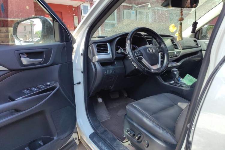 Used Toyota Highlander 2018 2.0T Four-Wheel Drive Luxury Edition 7 Seats China V Emission Standard Driver Seat