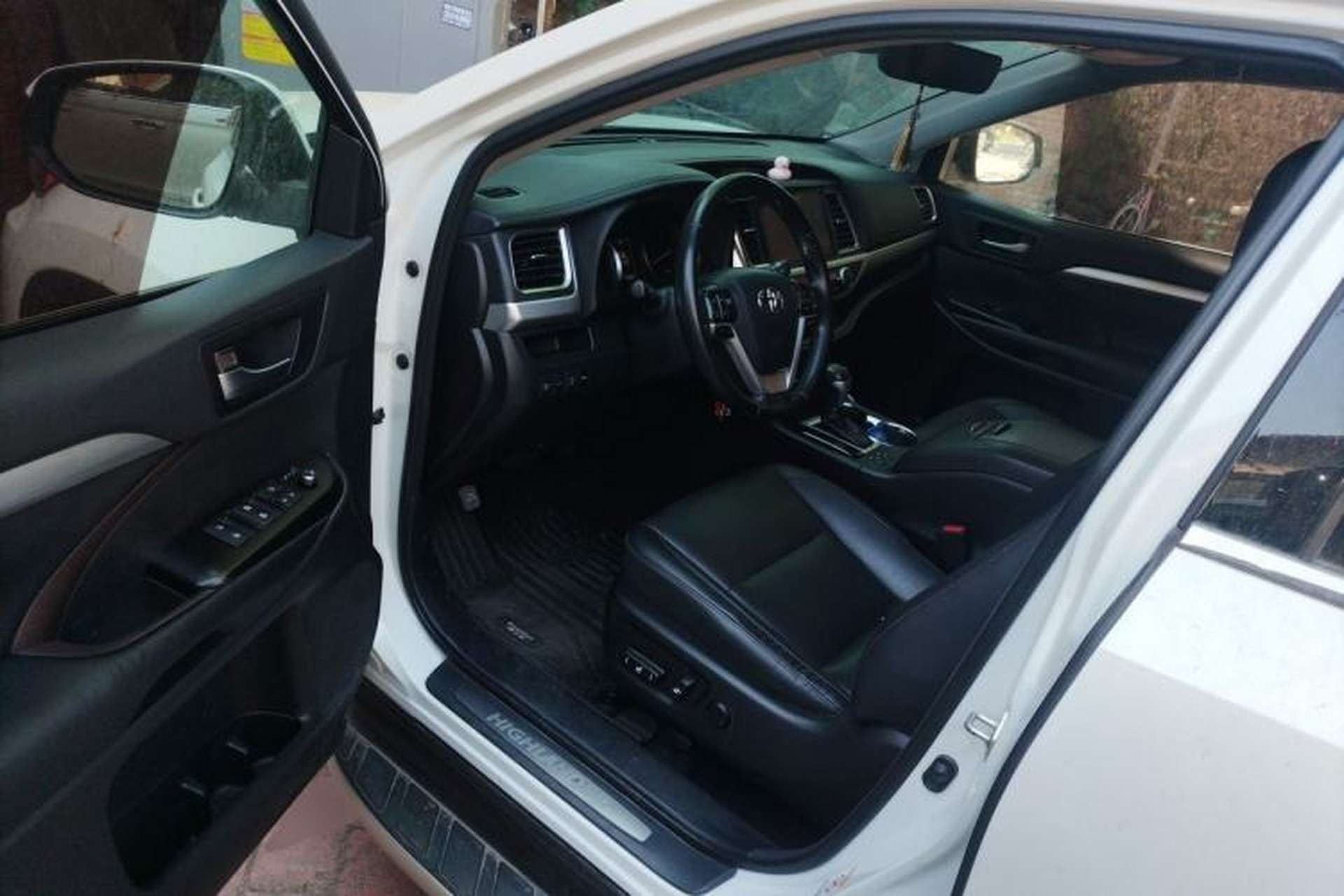 Used Toyota Highlander 2018 2.0T Four-Wheel Drive Prestige Version 7 Seats China V Emission Standard Driver Seat