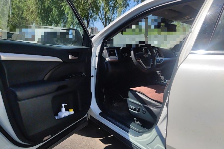 Used Toyota Highlander 2018 2.0T Four-Wheel Drive Luxury Version 7 Seats China VI Standard Driver Seat