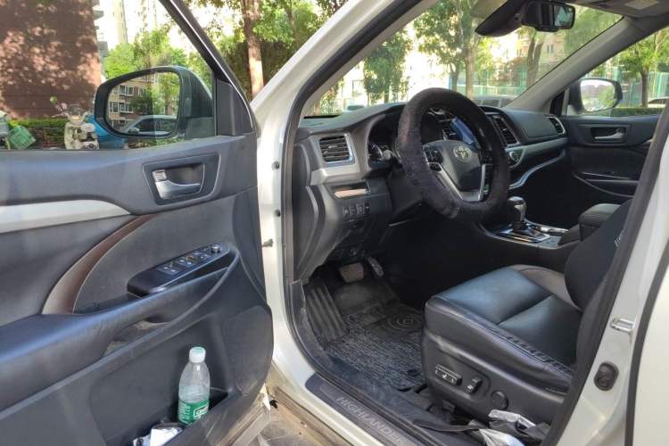 Used Toyota Highlander 2018 2.0T Four-Wheel Drive Prestige Version 7 Seats China VI Standard Driver Seat