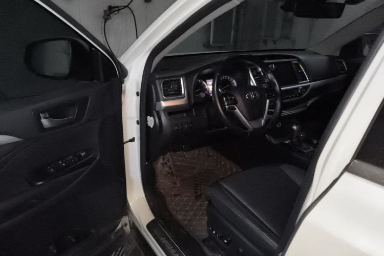 Used Toyota Highlander 2018 2.0T Four-Wheel Drive Prestige Version 7 Seats China V Emission Standard Driver Seat