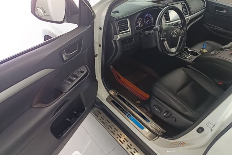 Used Toyota Highlander 2018 2.0T Four-Wheel Drive Prestige Version 7 Seats China VI Standard Driver Seat