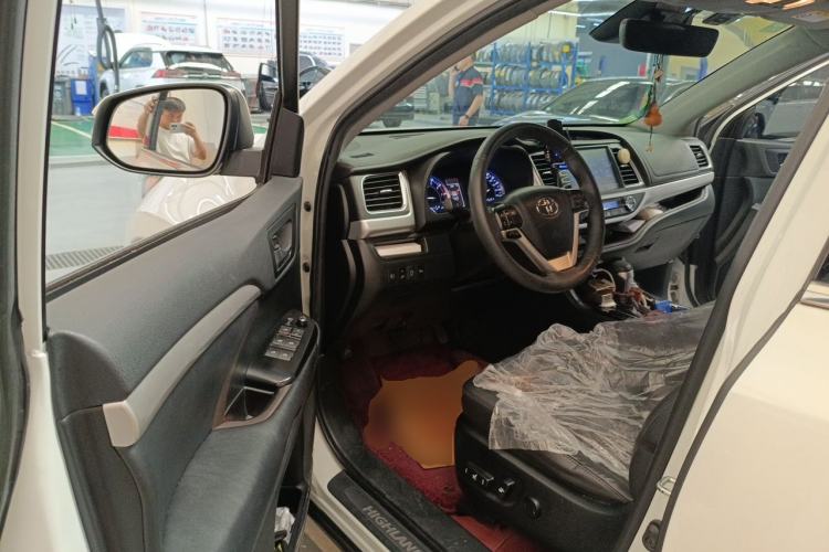 Used Toyota Highlander 2018 2.0T Four-Wheel Drive Luxury Version 7 Seats China VI Standard Driver Seat