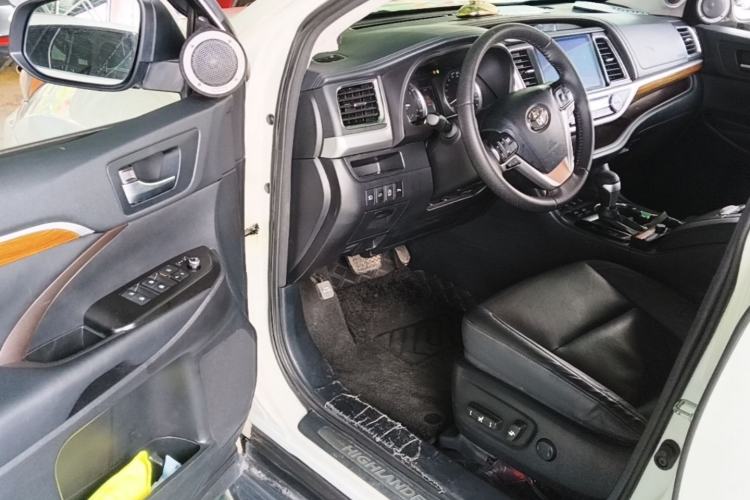 Used Toyota Highlander 2018 2.0T Four-Wheel Drive Prestige Version 7 Seats China V Emission Standard Driver Seat