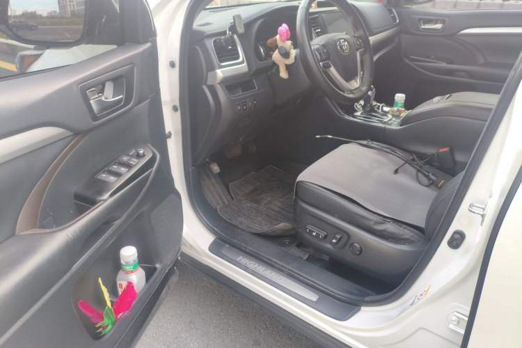 Used Toyota Highlander 2018 2.0T Four-Wheel Drive Luxury Edition 7 Seats China V Emission Standard Driver Seat