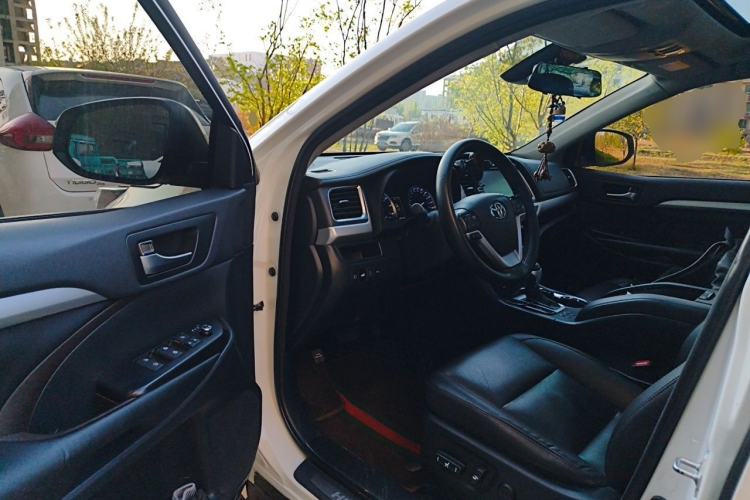 Used Toyota Highlander 2018 2.0T Four-Wheel Drive Luxury Edition 7 Seats China V Emission Standard Driver Seat