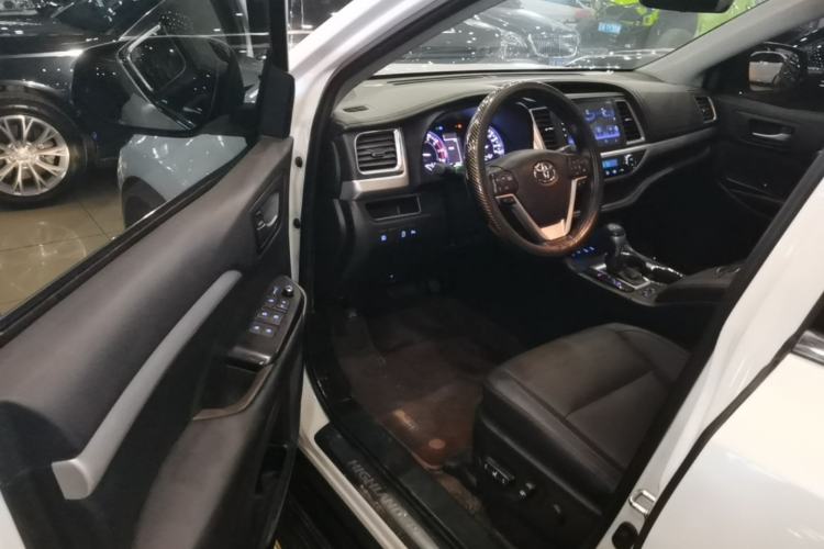 Used Toyota Highlander 2018 2.0T Four-Wheel Drive Luxury Version 7 Seats China VI Standard Driver Seat