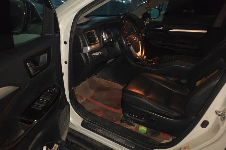 Used Toyota Highlander 2018 2.0T Four-Wheel Drive Luxury Version 7 Seats China VI Standard Driver Seat