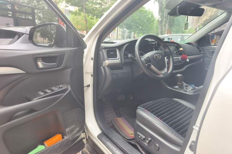 Used Toyota Highlander 2018 2.0T Four-Wheel Drive Prestige Version 7 Seats China V Emission Standard Driver Seat