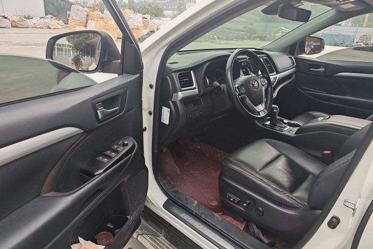 Used Toyota Highlander 2018 2.0T Four-Wheel Drive Luxury Version 7 Seats China VI Standard Driver Seat