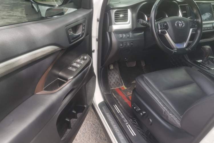 Used Toyota Highlander 2018 2.0T Four-Wheel Drive Supreme Edition 7-Seater China VI Driver Seat